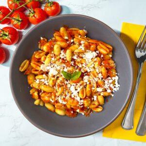 Gnocchetto sardo con pomodoro,  ricotta di pecora e basilico - 330 g.