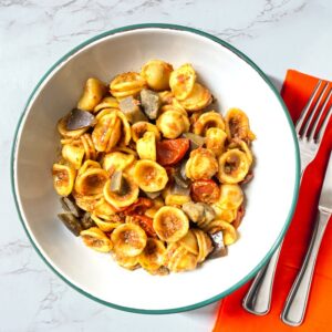 Orecchiette al pesto di pomodoro secco, melenzane, pomodoro confit e capperi - 330 g